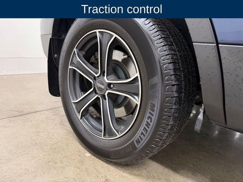 Used 2017 Ford Explorer XLT w/ Equipment Group 202A AWD/4WD image 13