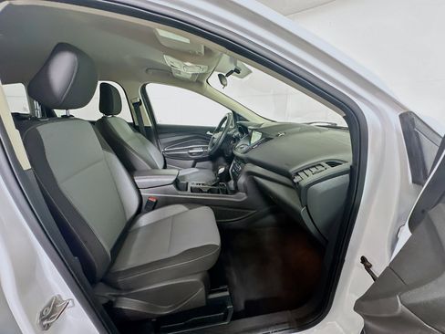 Used 2019 Ford Escape SE image 28