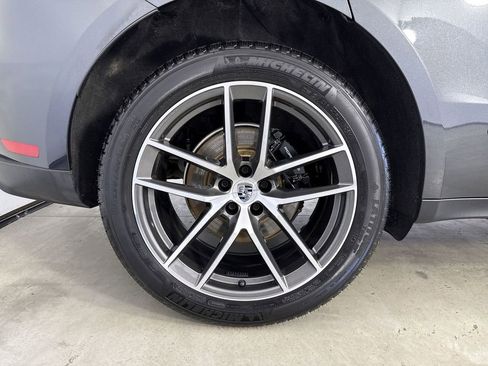Certified 2025 Porsche Macan AWD/4WD image 16