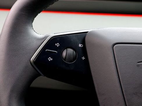 Used 2024 Tesla Cybertruck AWD Crew Cab image 17