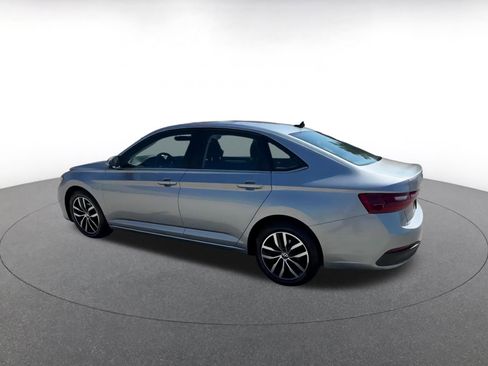 Used 2025 Volkswagen Jetta SE image 10