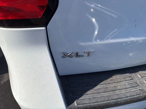 Used 2024 Ford Expedition Max XLT image 5