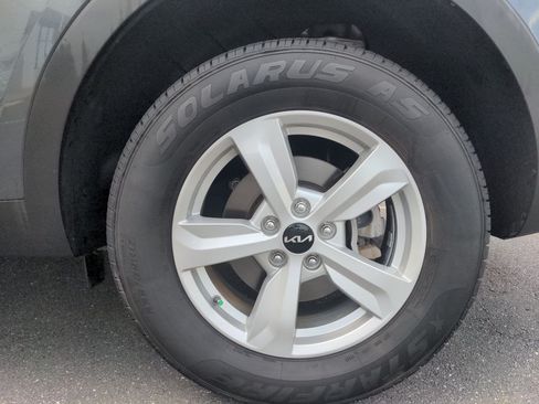 Used 2022 Kia Sorento LX AWD/4WD image 13