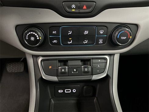 Used 2024 GMC Terrain SLE image 17