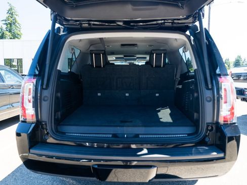 Used 2019 GMC Yukon XL SLT w/ Open Road Package AWD/4WD image 8