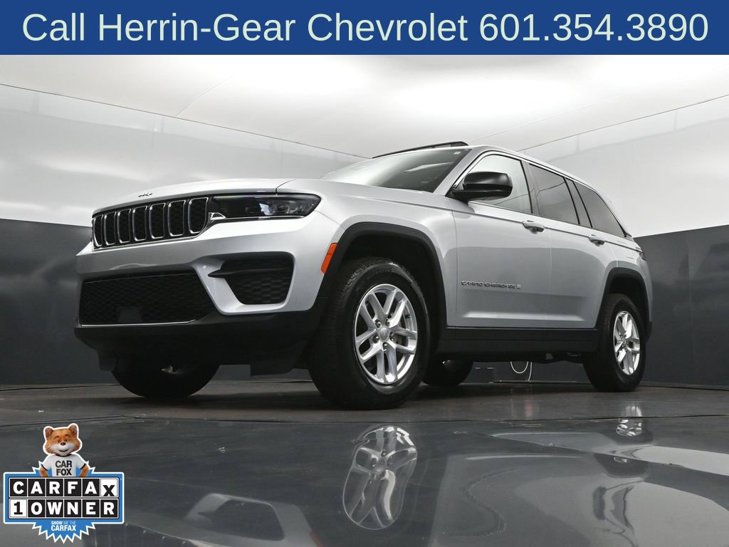 Used 2025 Jeep Grand Cherokee Laredo X w/ Luxury Tech Group I RWD image 38