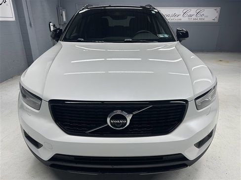Used 2022 Volvo XC40 T5 R-Design w/ Climate Package image 10