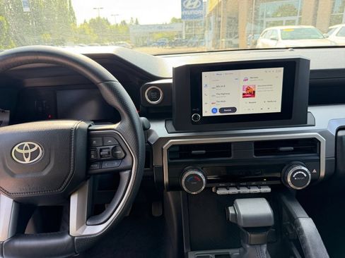 Used 2025 Toyota 4Runner SR5 AWD/4WD image 21