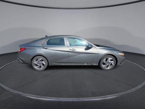 New 2025 Hyundai Elantra Limited FWD image 10