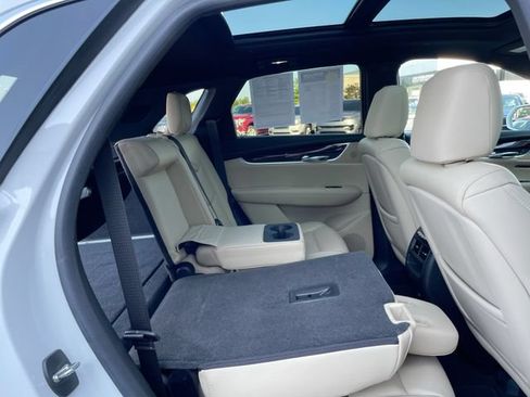 Certified 2018 Cadillac XT5 Premium Luxury FWD image 17