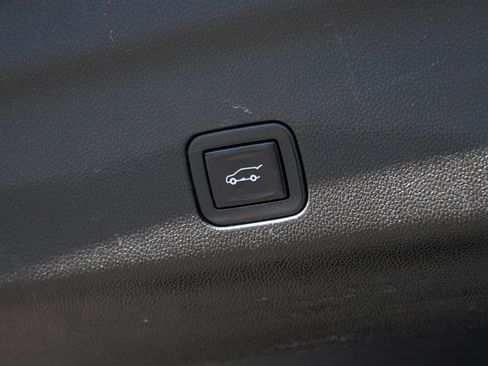 Used 2021 Chevrolet Tahoe Z71 w/ Z71 Signature Package image 12