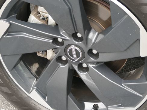 Used 2025 Nissan Rogue SV FWD image 11