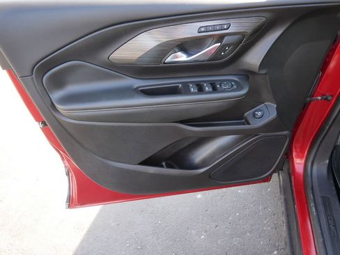 Used 2024 GMC Terrain SLT image 12