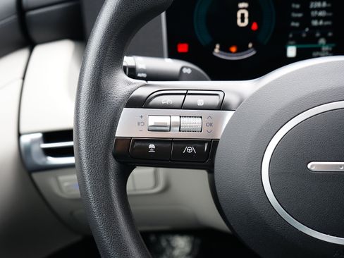 Used 2025 Hyundai Tucson SE image 17