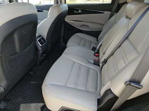 Used 2019 Kia Sorento EX image 32
