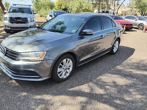 Used 2015 Volkswagen Jetta SE FWD image 3