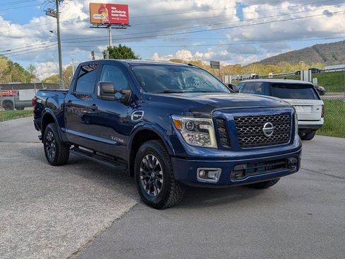Used 2017 Nissan Titan PRO-4X AWD/4WD image 6