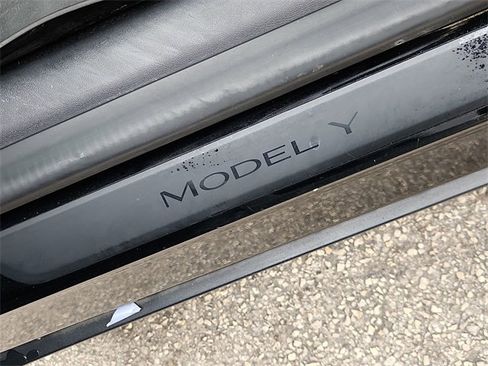 Used 2021 Tesla Model Y Long Range image 31