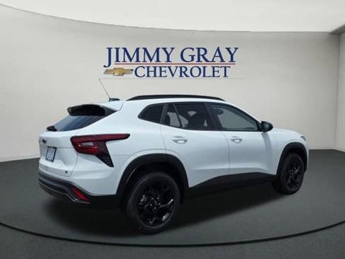 New 2026 Chevrolet Trax LT w/ Driver Confidence Package FWD image 5