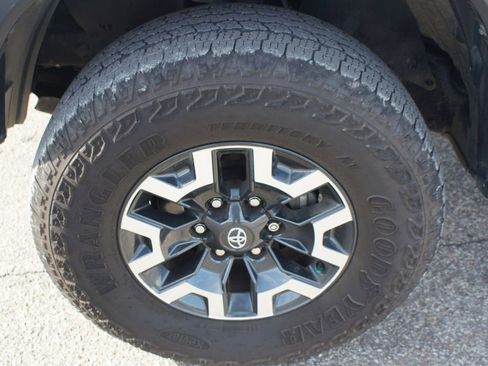 Used 2023 Toyota Tacoma TRD Off-Road image 25