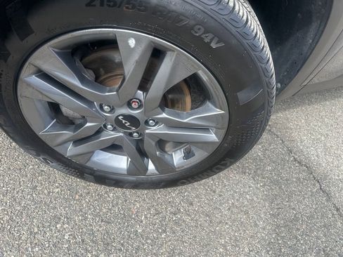 Used 2023 Kia Seltos S image 2