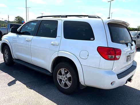 Used 2013 Toyota Sequoia SR5 RWD image 3