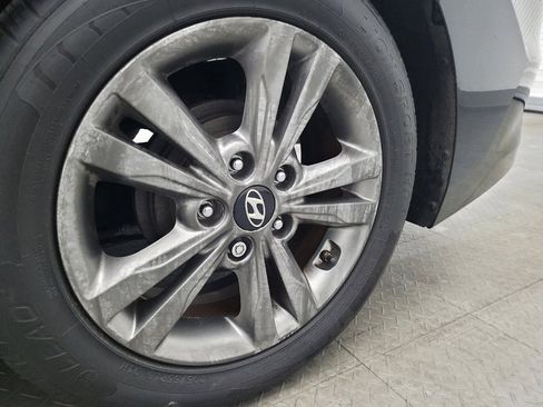 Used 2017 Hyundai Elantra SE image 31