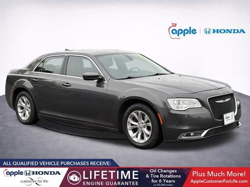 Used 2016 Chrysler 300 Limited RWD image 1