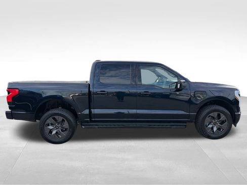 Used 2022 Ford F150 Lightning Lariat image 7
