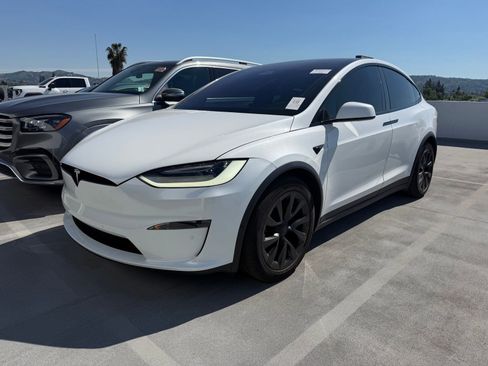 Used 2022 Tesla Model X Plaid image 2