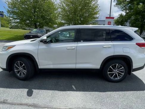 Certified 2019 Toyota Highlander XLE AWD/4WD image 5
