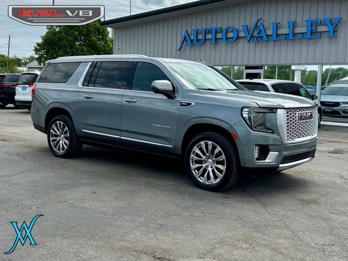 Used 2024 GMC Yukon XL Denali w/ Advanced Technology Package AWD/4WD image 1