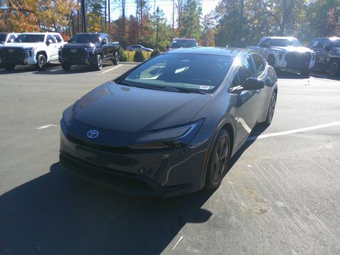 Used 2024 Toyota Prius LE image 6