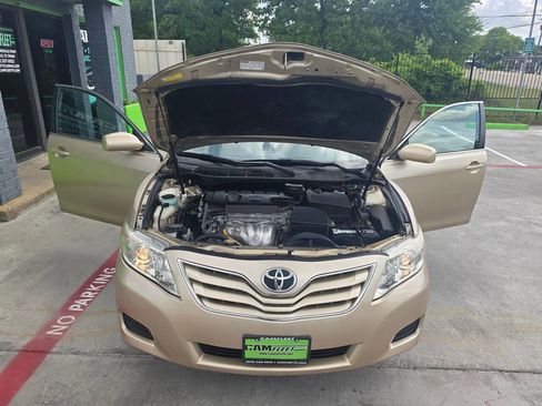 Used 2010 Toyota Camry LE image 48