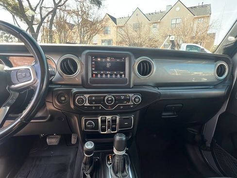 Used 2020 Jeep Wrangler Unlimited Sahara image 11