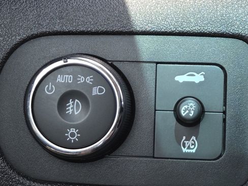 Used 2011 Chevrolet Impala LTZ FWD image 29