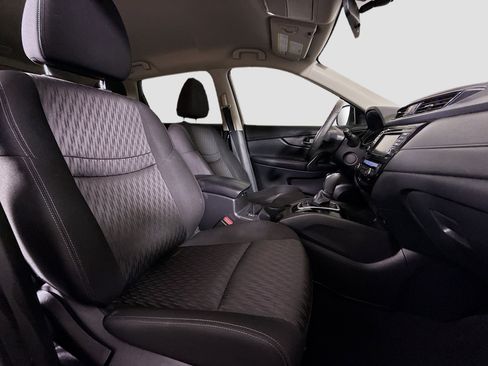 Used 2019 Nissan Rogue SV image 29