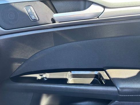 Used 2016 Ford Fusion SE FWD image 21