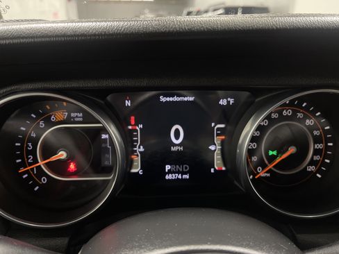 Used 2018 Jeep Wrangler Unlimited Sahara image 31