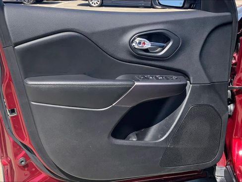 Used 2019 Jeep Cherokee Latitude Plus image 25