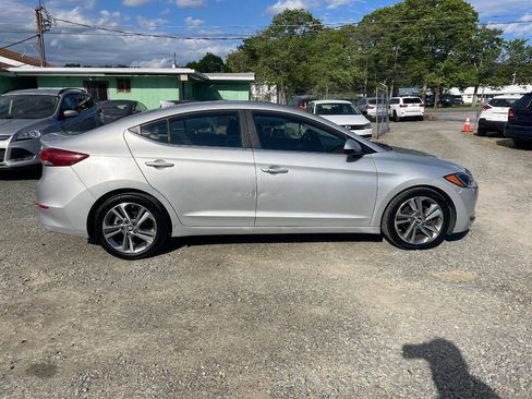 Used 2018 Hyundai Elantra Limited FWD image 9