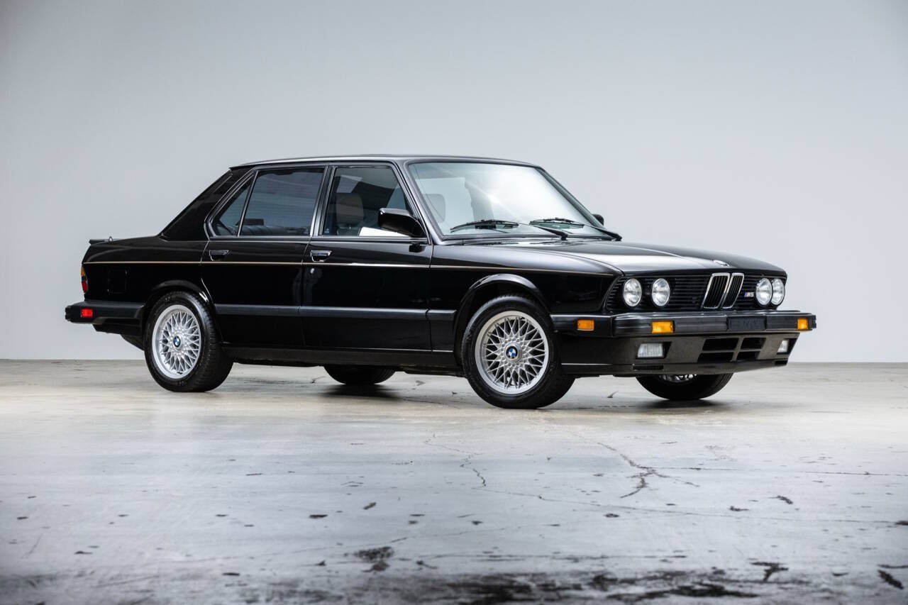 Used 1988 BMW M5 RWD image 3