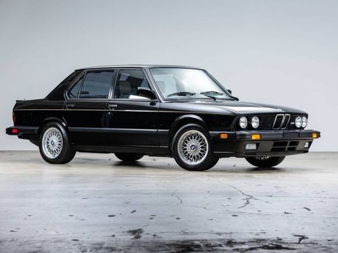 Used 1988 BMW M5 RWD image 3