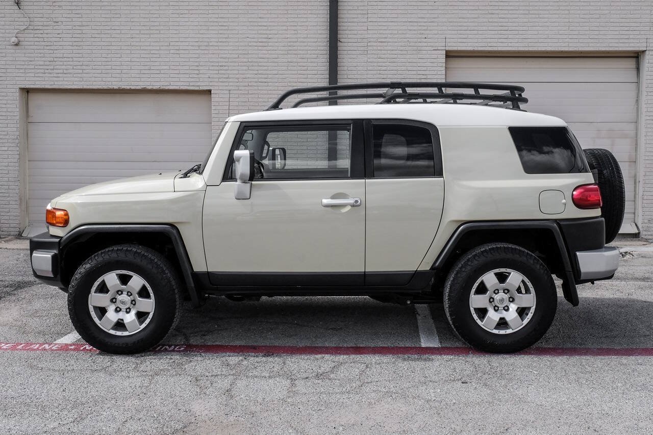 Used 2008 Toyota FJ Cruiser 2WD w/ Upgrade Pkg 2 image 15