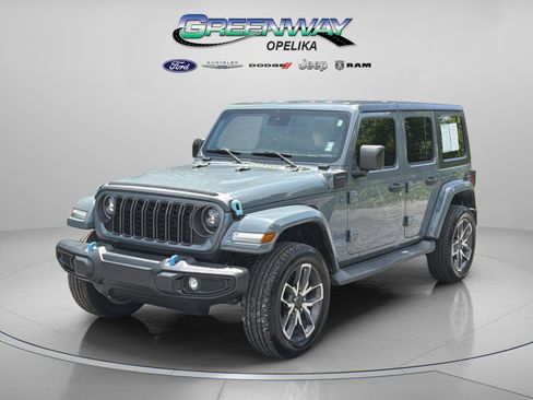 Used 2024 Jeep Wrangler Unlimited w/ Convenience Group AWD/4WD image 3