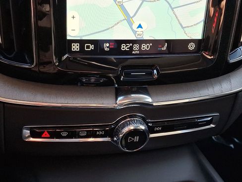 Certified 2025 Volvo XC60 T8 Ultra w/ Protection Package Premier image 16