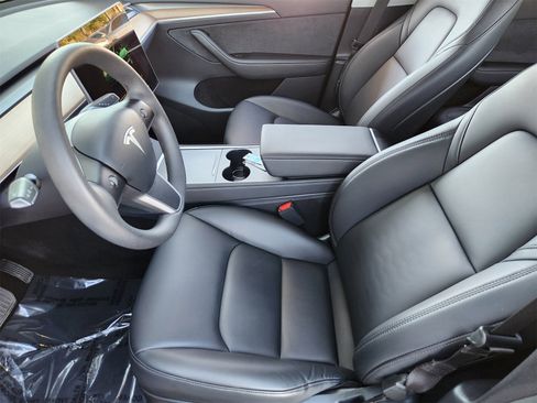 Used 2023 Tesla Model Y Long Range image 15