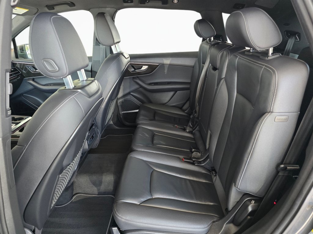 Used 2025 Audi Q7 3.0T Premium Plus AWD/4WD image 39