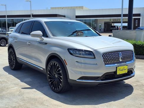 Certified 2023 Lincoln Nautilus Reserve w/ Luxury Package AWD/4WD image 7