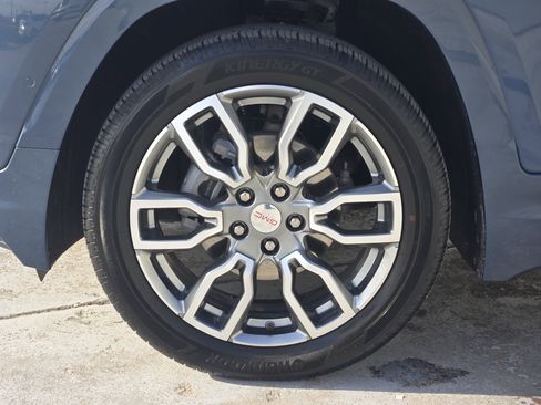 Used 2024 GMC Terrain Denali w/ Denali Premium Package image 15